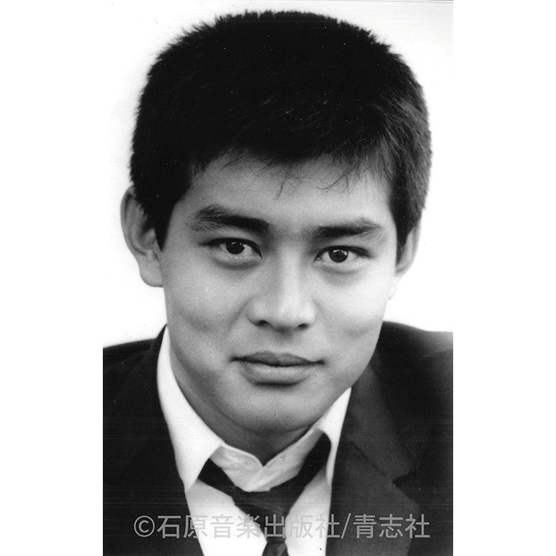 収録されている日活にスカウトされて間もない渡哲也さんの宣材写真ⓒ石原音楽出版社／青志社