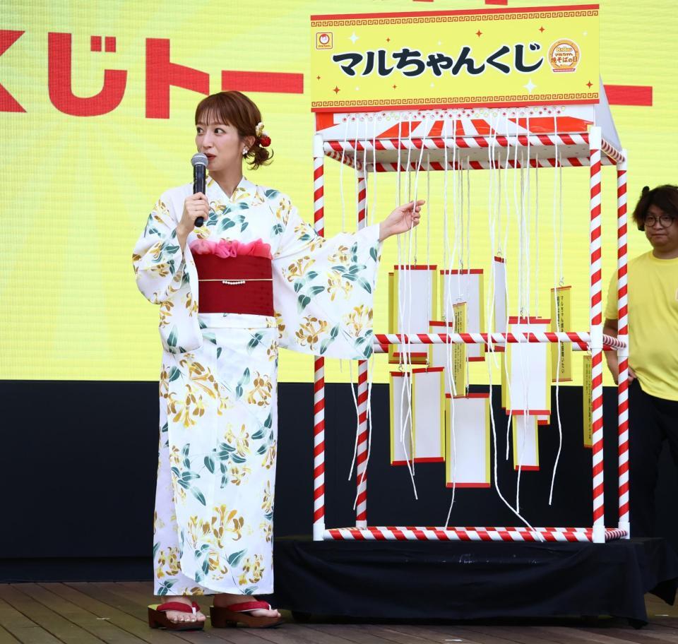 「焼きそばはマルちゃん　２０２６」発表会でゲームに挑戦する辻希美