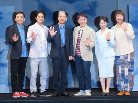 初日前会見に出席した（左から）鴻上尚史、中山優馬、小須田康人、大高洋夫、長野里美、山下裕子