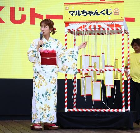 「焼きそばはマルちゃん　２０２６」発表会でゲームに挑戦する辻希美