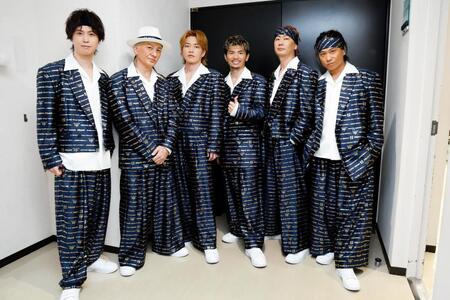 ツアー初日を迎えたＤＡ　ＰＵＭＰの（左から）ＹＯＲＩ、ＩＳＳＡ、ＫＥＮＺＯ、Ｕ-ＹＥＡＨ、ＴＯＭＯ、ＫＩＭＩ