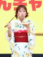 「焼きそばはマルちゃん　２０２６」発表会でゲームを見事クリアし、大好きな焼きそばをほおばる辻希美