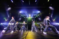 ツアー初日を迎えたＤＡ　ＰＵＭＰの（左から）ＹＯＲＩ、ＫＥＮＺＯ、ＩＳＳＡ、ＫＩＭＩ、Ｕ-ＹＥＡＨ、ＴＯＭＯ
