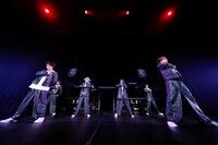 ツアー初日を迎えたＤＡ　ＰＵＭＰの（左から）ＹＯＲＩ、ＫＥＮＺＯ、ＩＳＳＡ、ＫＩＭＩ、Ｕ-ＹＥＡＨ、ＴＯＭＯ