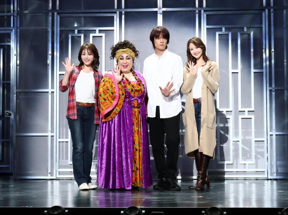 ミュージカル「ゴースト」囲み取材に出席した（左から）竹内夢、森公美子、浦井健治、星風まどか