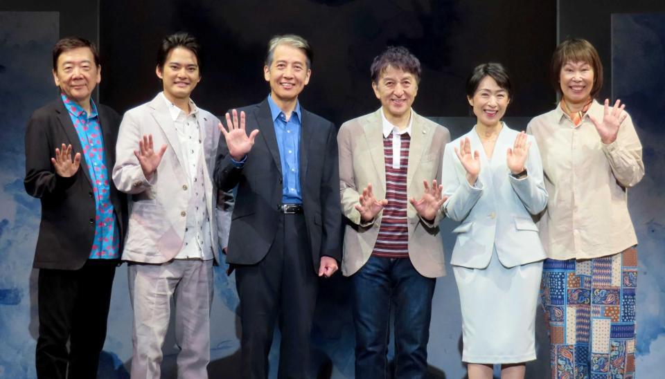 初日前会見に出席した（左から）鴻上尚史、中山優馬、小須田康人、大高洋夫、長野里美、山下裕子