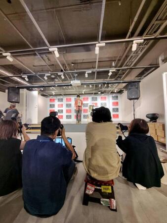 ２ｎｄ写真集「Ｉｎ　Ｍｏｔｉｏｎ」刊行記念プレス取材会に出席したＦＡＮＴＡＳＴＩＣＳ・佐藤大樹＝ＨＭＶ＆ＢＯＯＫＳ　ＳＨＩＢＵＹＡ