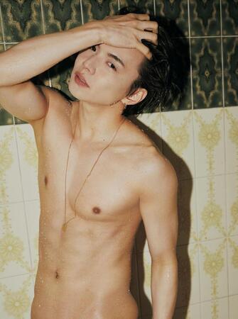 『Ｉｎ　Ｍｏｔｉｏｎ』佐藤大樹（ＥＸＩＬＥ／ＦＡＮＴＡＳＴＩＣＳ）撮影：ＳＡＳＵ　ＴＥＩ／幻冬舎