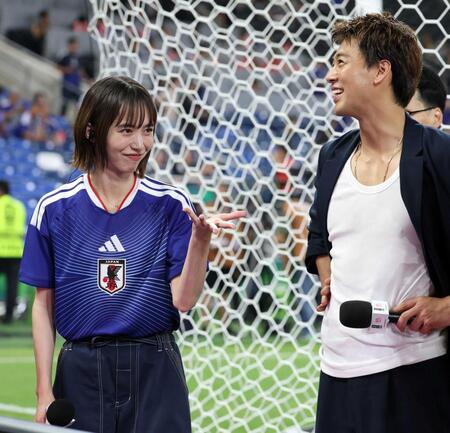 （左から）井桁弘恵、竹内涼真＝６月２０日