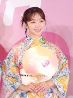 浴衣姿でイベントに登場した峯岸みなみ