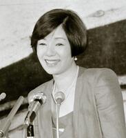 笑顔を見せる小川真由美さん＝１９８５年