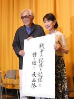 トークショーを行った山田洋次監督（左）、吉永小百合