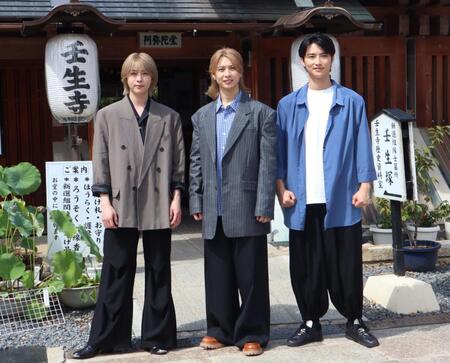 「星影の人」岐州匠、岡宮来夢、笹森裕貴（左から）