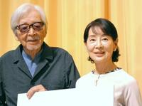 平和な世界を願った山田洋次監督（左）と吉永小百合