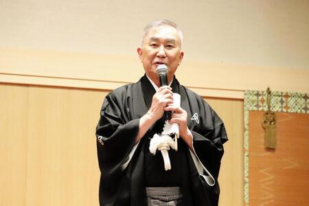 思いを語る桂文枝