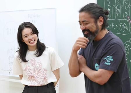 オーディション番組に出演する高石あかり（左）と山田孝之