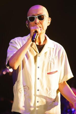 ３５年ぶりの日本武道館単独公演に臨んだ爆風スランプのサンプラザ中野くん（撮影・池村隆司）