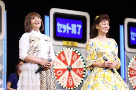 登壇した華原朋美（右）と南野陽子（撮影・石井剣太郎）