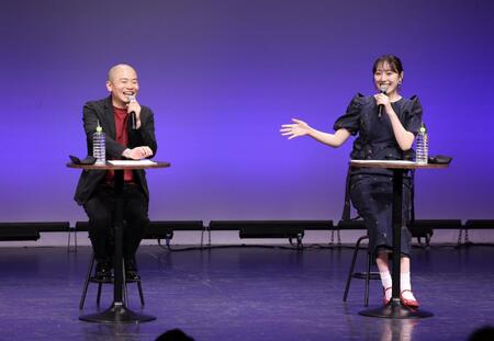 夫婦でトークイベントに登場した上田航平（左）と松井咲子（撮影・伊藤笙子）