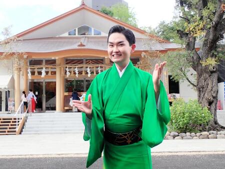 奉納歌唱を行った彩青