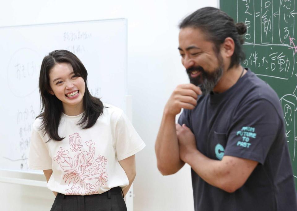 オーディション番組に出演する高石あかり（左）と山田孝之