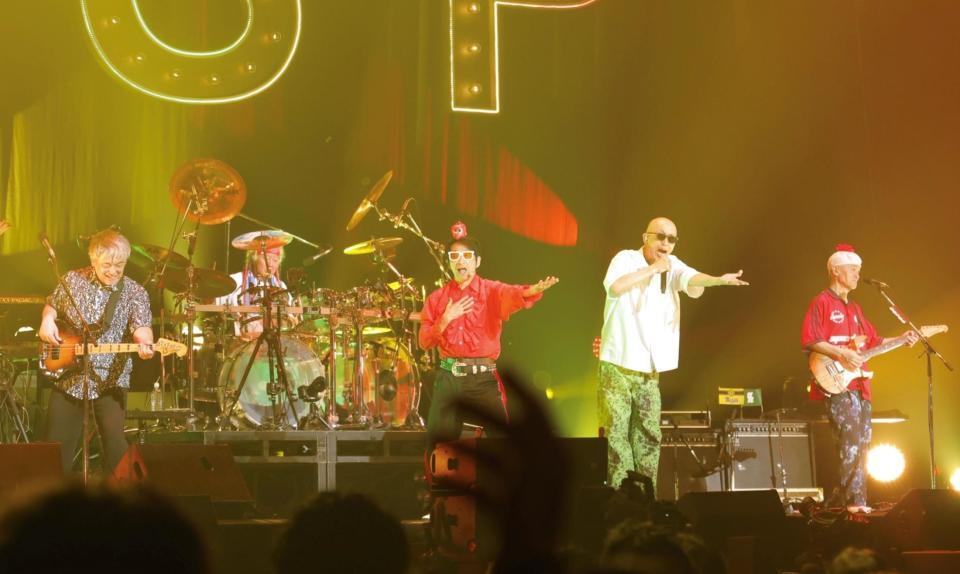 ３５年ぶりの日本武道館単独公演に臨んだ爆風スランプ（撮影・池村隆司）
