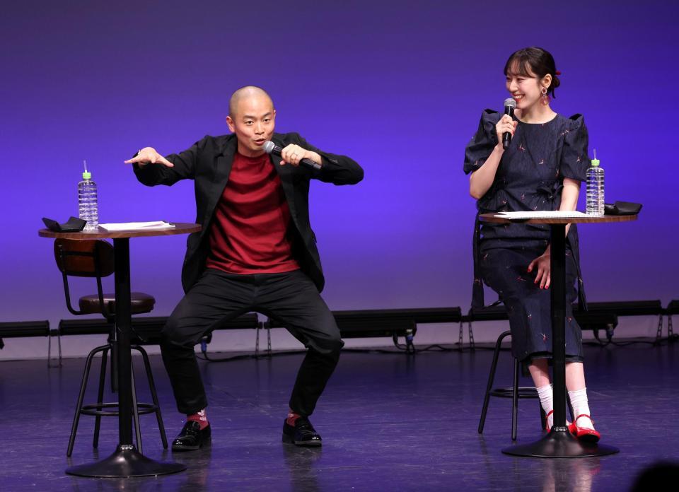 トークイベントで夫婦の仲睦まじい様子を語る上田航平（左）と松井咲子（撮影・伊藤笙子）