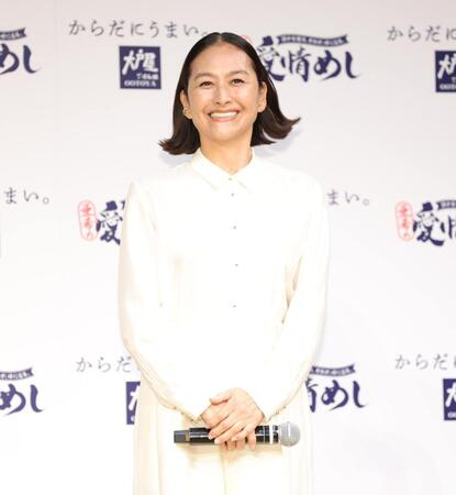 笑顔を見せる亜希（撮影・棚橋慶太）