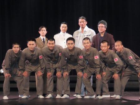 出席した（前列左から）渡口和志、伊藤セナ、片岡滉史朗、中山脩悟、野皓平、石川大樹、新井元輝（後列左から）岡澤由樹、渋谷天笑、岩永洋昭、錦織一清