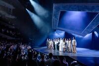 カーテンコールに応える「デスノート」の出演者たち©大場つぐみ・小畑健／集英社