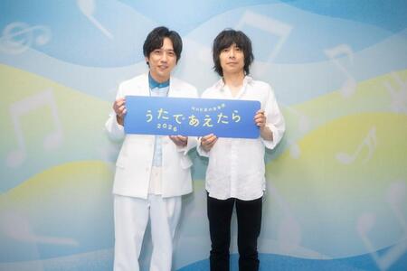 コラボした二宮和也（左）と宮本浩次