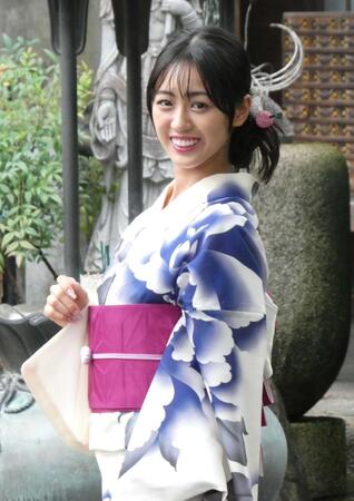 撮影に応じる宮下結衣＝都内　