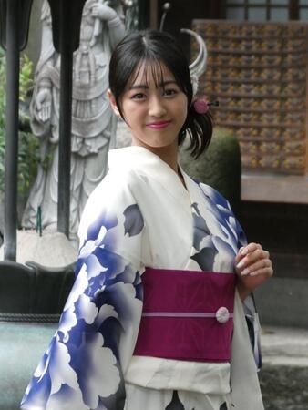 撮影に応じる宮下結衣＝都内