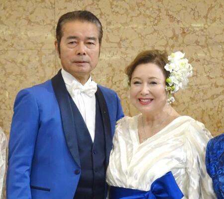 勝野洋（左）とキャシー中島（２０２４年２月撮影）