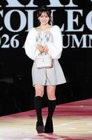 ランウェーを歩くＡＫＢ４８の伊藤百花