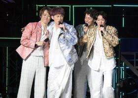 結成１５周年記念ライブでＣＤデビューが決まり喜ぶ、ふぉ～ゆ～（左から）越岡裕貴、松崎祐介、福田悠太、辰巳雄大（撮影・伊藤笙子）