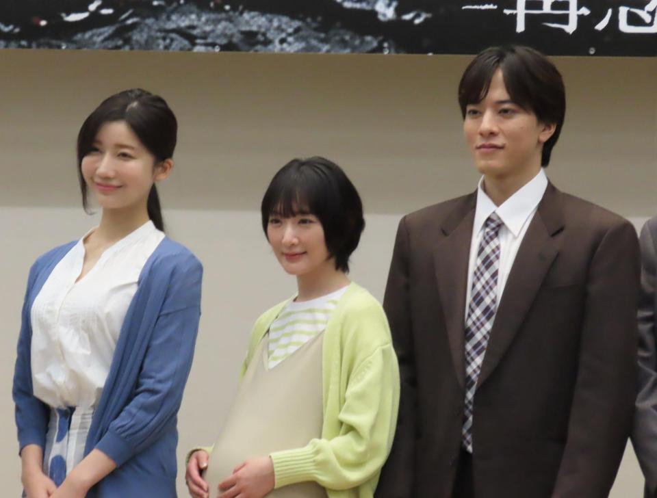 舞台「呪怨　ＴＨＥ　ＬＩＶＥ　-再念-」の制作発表に出席した（左から）小倉ゆうか、生駒里奈、松島庄汰