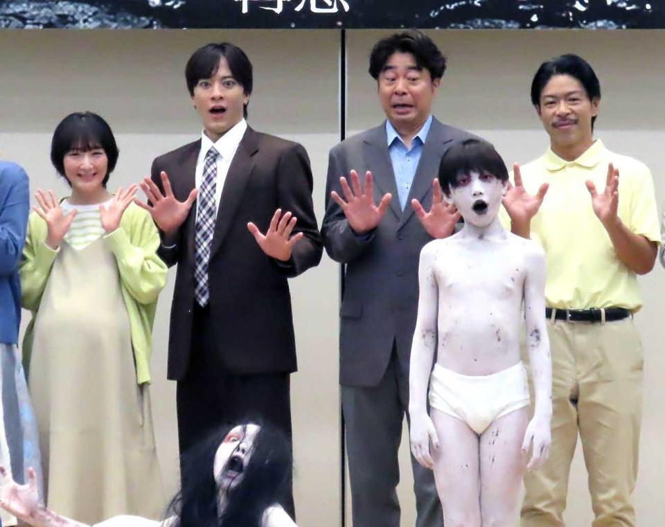 　（左から）生駒里奈、松島庄汰、有野晋哉、松本利夫