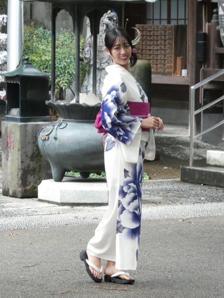 撮影に応じる宮下結衣＝都内