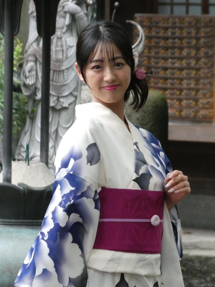 撮影に応じる宮下結衣＝都内