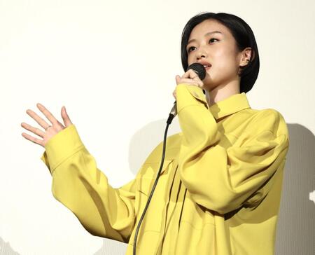映画「モンキービジネス　おさるのジョージ著者の大冒険」公開記念舞台あいさつに登場した河合優実（撮影・伊藤笙子）