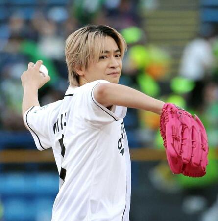 ファーストピッチセレモニーを務めた知念侑李　