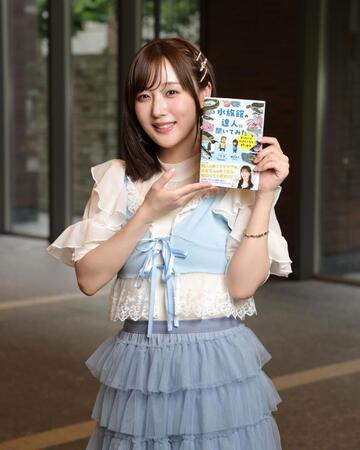 ポーズをとるＳＫＥ４８・鎌田菜月（撮影・石井剣太郎）