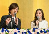 結婚を発表し、２ショットを披露したＤＡＩＧＯ（左）と北川景子＝２０１６年