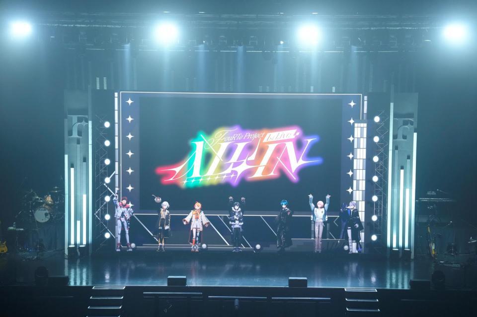 初のオフラインライブを行ったＦｏｕＲＴｅ　Ｐｒｏｊｅｃｔの（左から）剣翔、朔楽はづき、朔楽はるひ、玖音レオ、翠凰稜巳、御影漣、アルテ・ロベルト