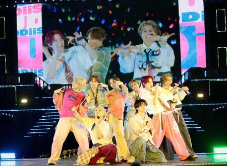 「クラッシュパラダイス、キミは都市伝説、ＢＵＤＤｉｉＳ」（前列左から）ＦＵＭＩＹＡ、ＦＵＭＩＮＯＲＩ（後列同）ＳＨＯＷ、ＴＡＫＵＹＡ、ＳＨＯＯＴ、ＫＥＶＩＮ、ＹＵＭＡ、ＳＥＩＹＡ