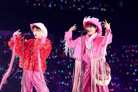 「鶴ａｎｄ亀」の山中柔太朗（左）、高松アロハ