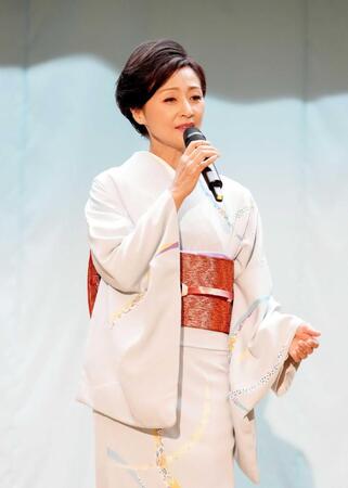 最新曲の舞台を訪問した長山洋子