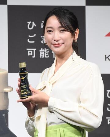 新商品をＰＲする杏（撮影・園田高夫）