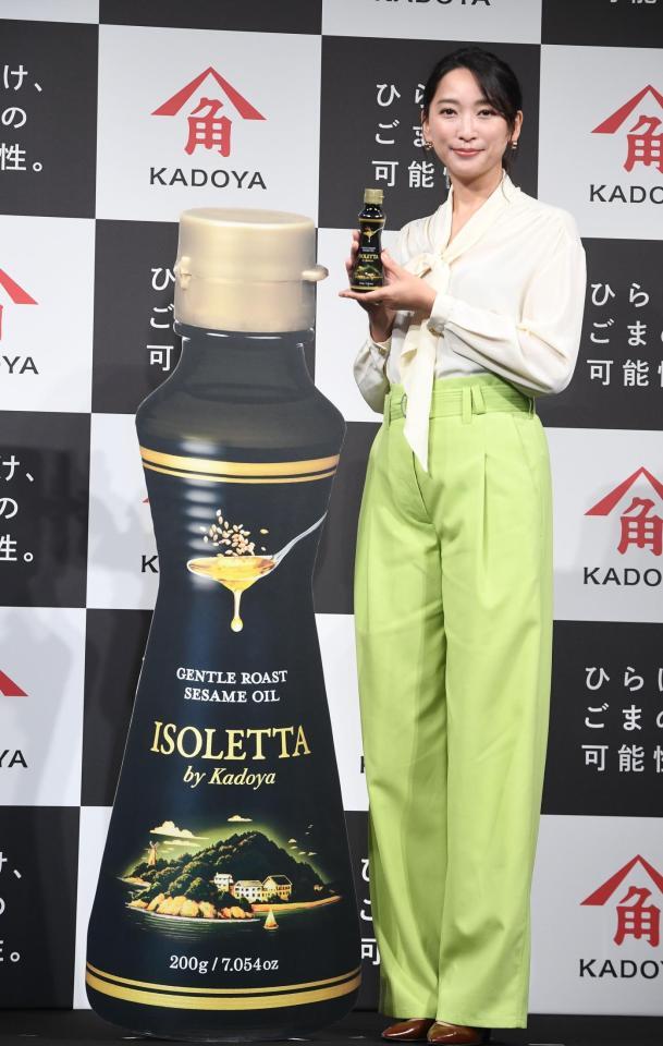 新商品をＰＲする杏（撮影・園田高夫）